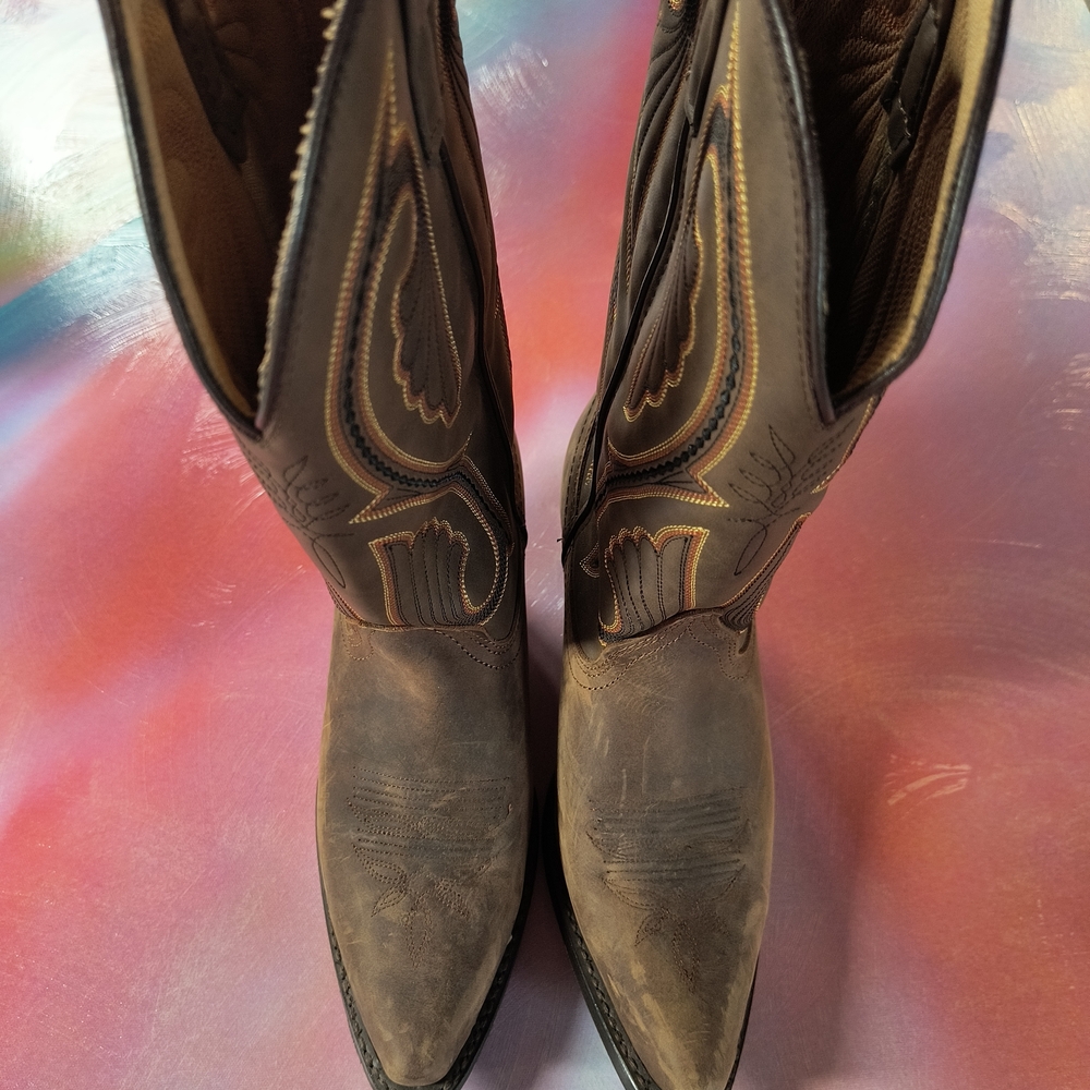 SALE♥️💰Women's Laredo Brown Western Heeled Boots The Perfect Boot 🤠 SLIM FIT❤️ - Picture 2 of 7